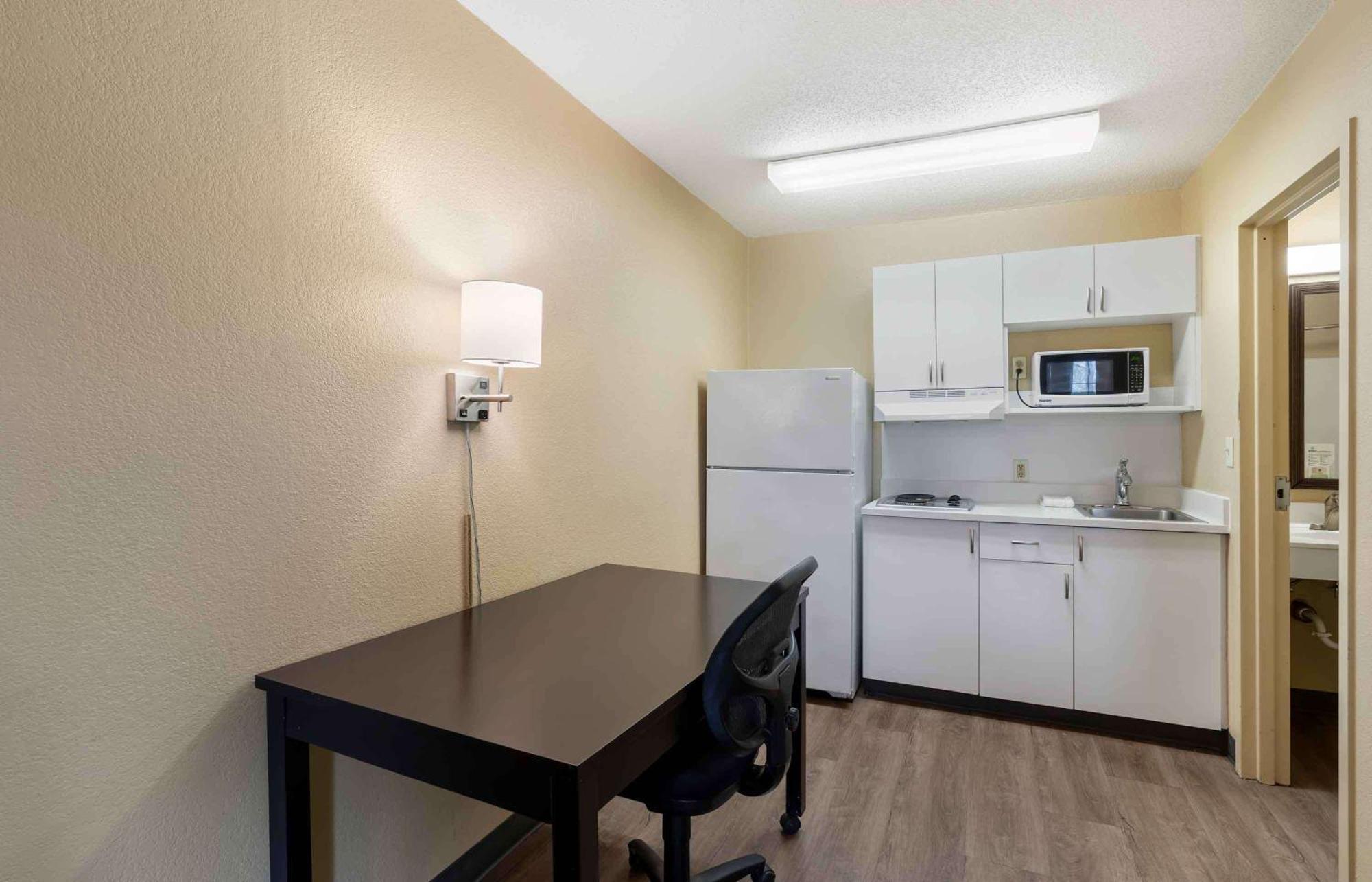 Extended Stay America Select Suites - Newport News - Oyster Point Экстерьер фото